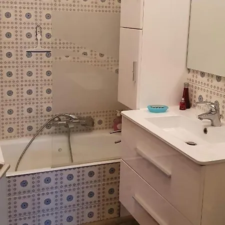 Appartement Charmant Dans Avec Piscine Antibes